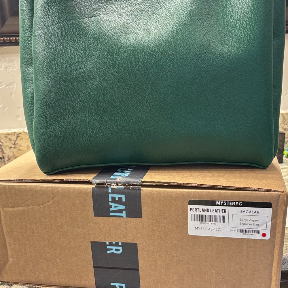 Aspen Large in Bacalar by Portland Leather, New in Box - Picture 2 of 13